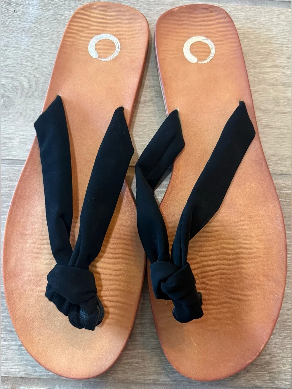Journee Collection Womens Brindle Flip Flop Flat Sandals Size 11 | Black Strap